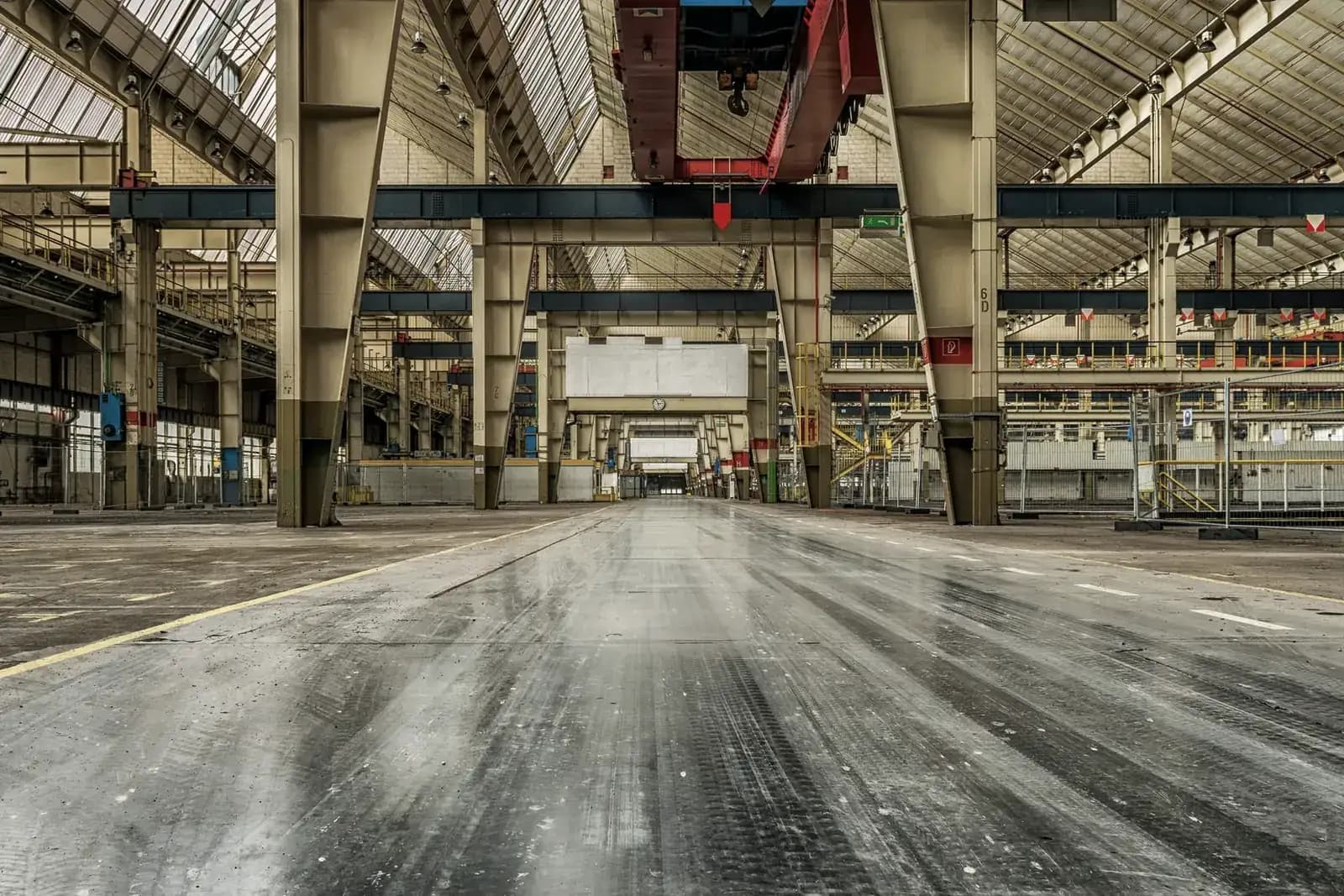 Industrial warehouse bay of the kind used for receiving and segregating aluminium dross and scrap